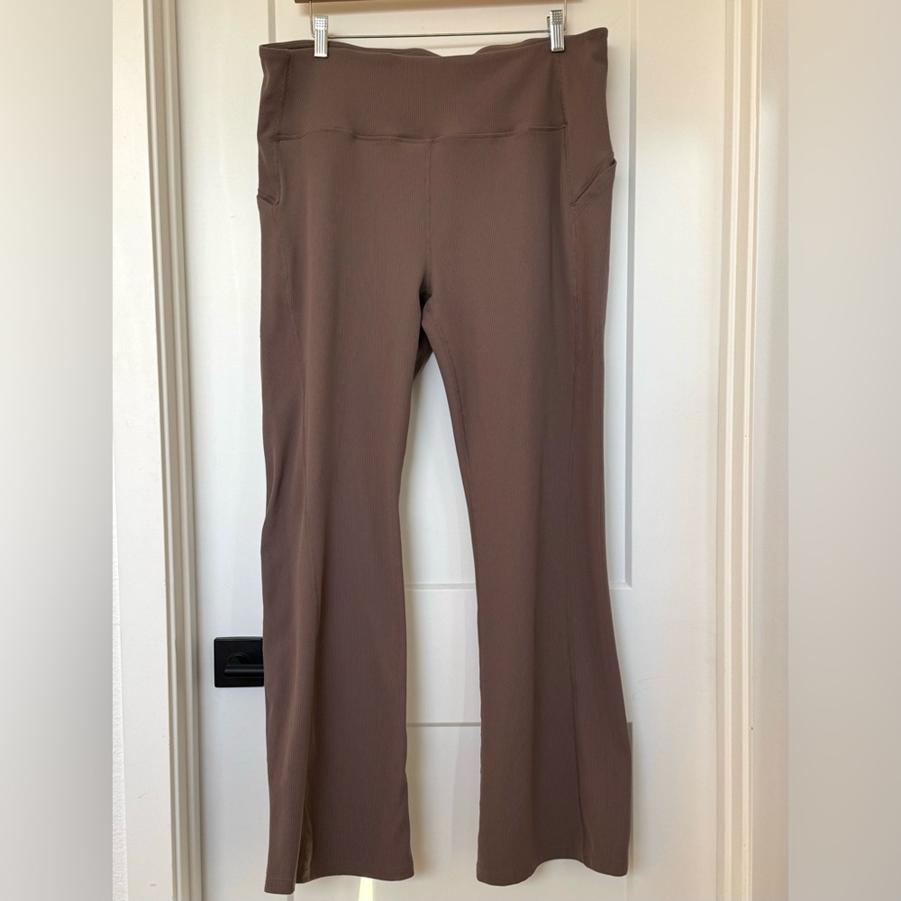 Zella live-in Rib Pocket Flare Pants